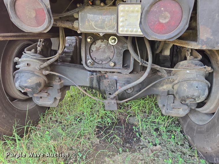 image for item YA0686 2005 Mack Granite CV713 dump truck