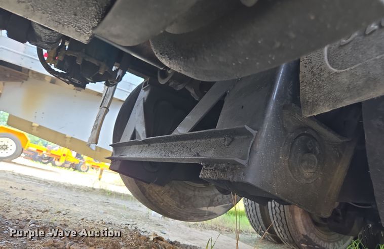 image for item YA0686 2005 Mack Granite CV713 dump truck