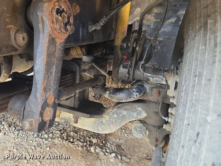 image for item YA0686 2005 Mack Granite CV713 dump truck