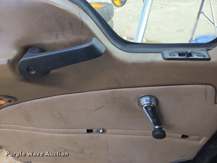 image for item YA0686 2005 Mack Granite CV713 dump truck