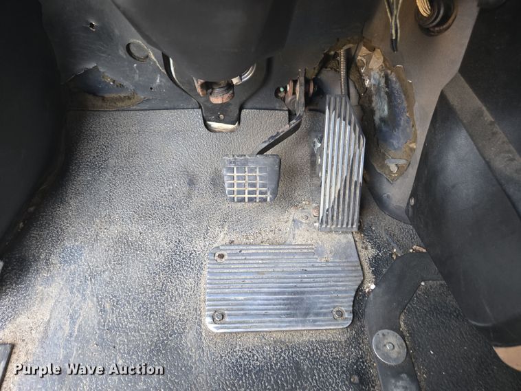 image for item YA0686 2005 Mack Granite CV713 dump truck