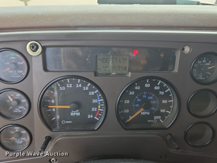 image for item YA0686 2005 Mack Granite CV713 dump truck