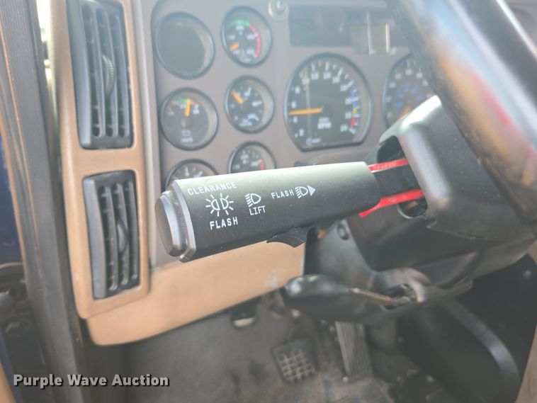 image for item YA0686 2005 Mack Granite CV713 dump truck