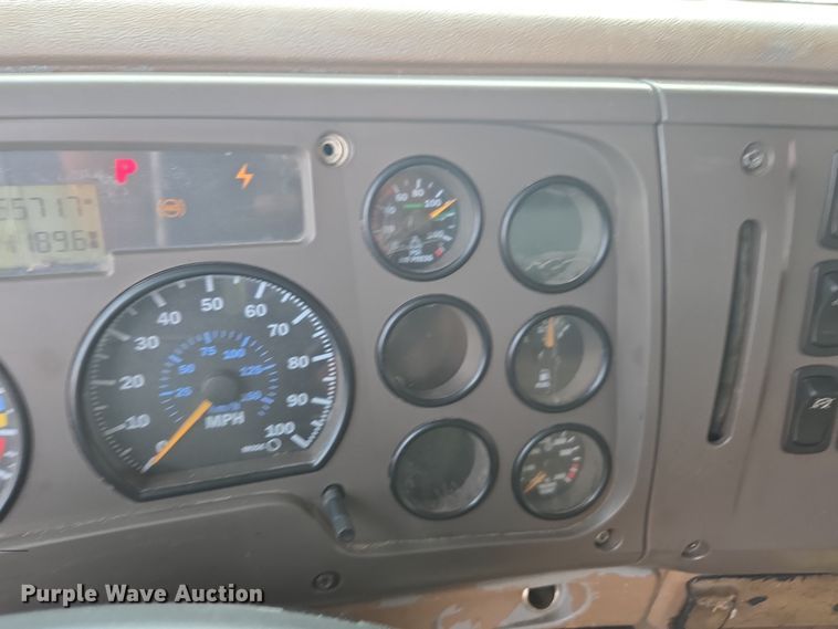 image for item YA0686 2005 Mack Granite CV713 dump truck