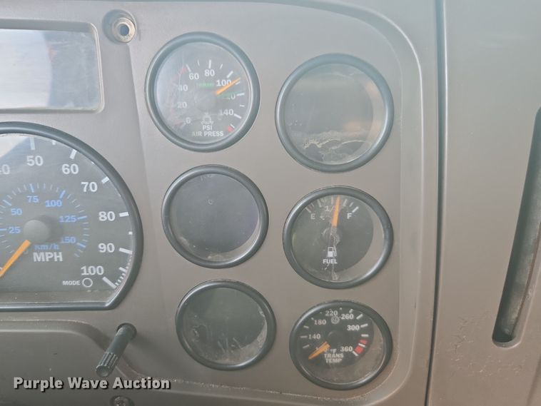 image for item YA0686 2005 Mack Granite CV713 dump truck