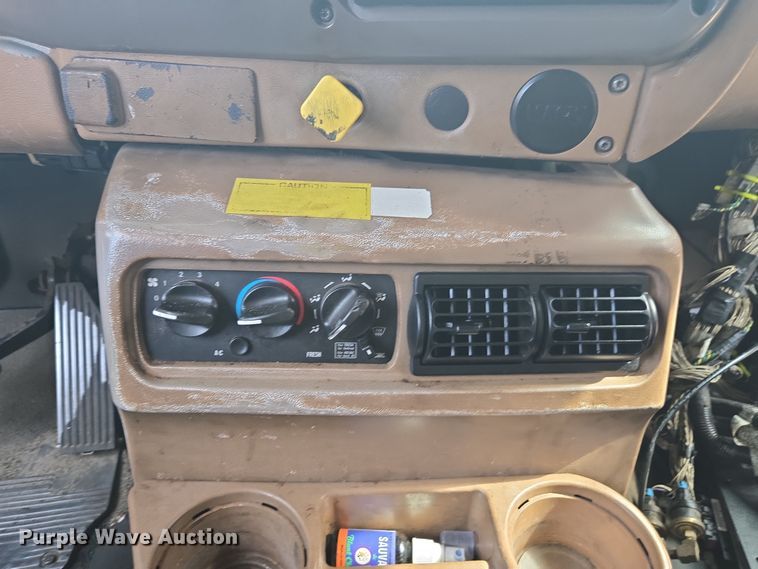 image for item YA0686 2005 Mack Granite CV713 dump truck