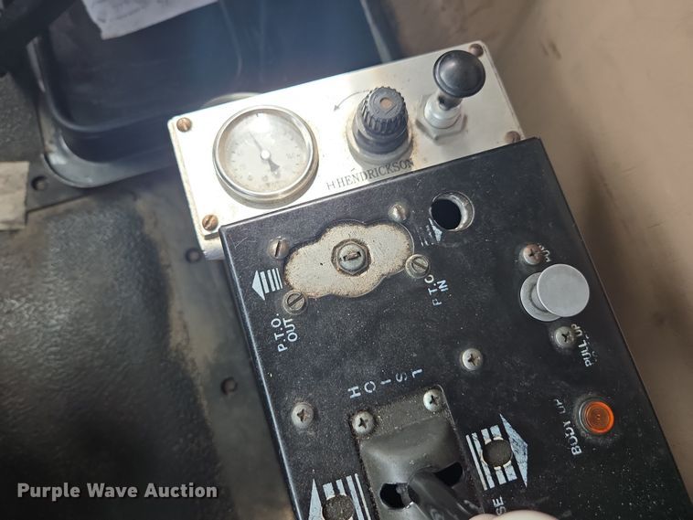 image for item YA0686 2005 Mack Granite CV713 dump truck