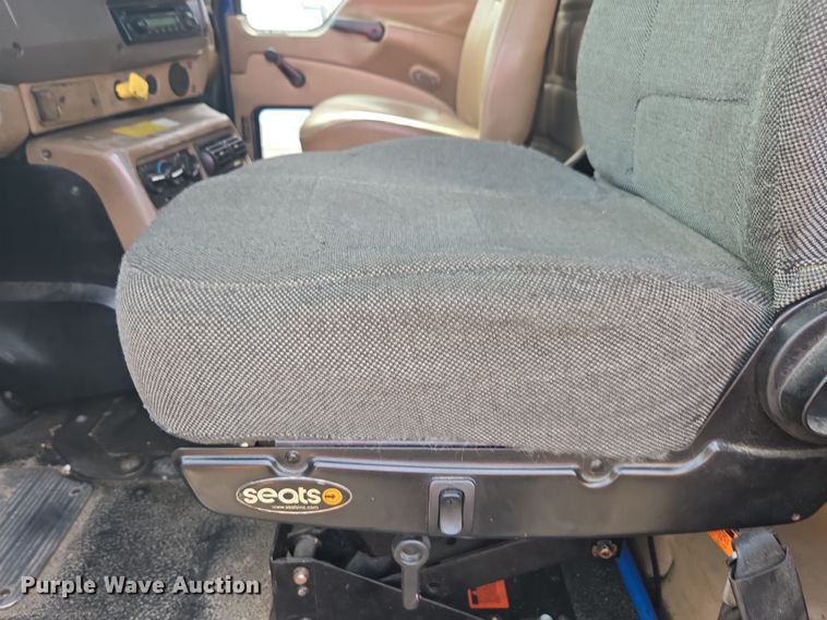 image for item YA0686 2005 Mack Granite CV713 dump truck