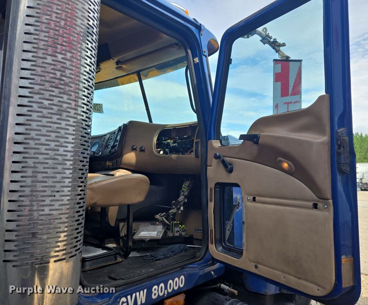 image for item YA0686 2005 Mack Granite CV713 dump truck