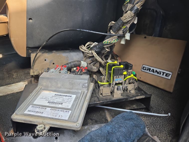 image for item YA0686 2005 Mack Granite CV713 dump truck