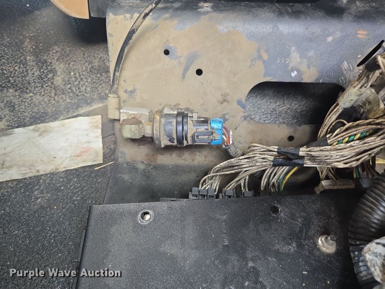 image for item YA0686 2005 Mack Granite CV713 dump truck