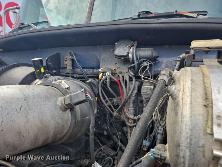 image for item YA0686 2005 Mack Granite CV713 dump truck