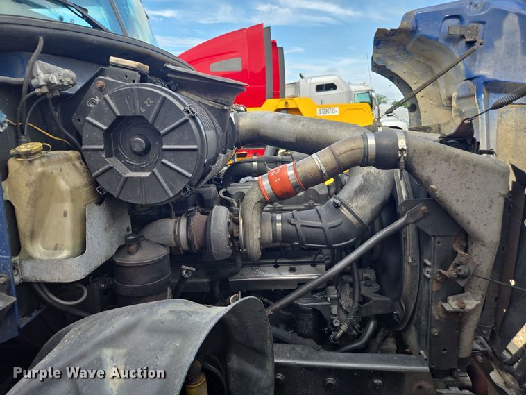 image for item YA0686 2005 Mack Granite CV713 dump truck