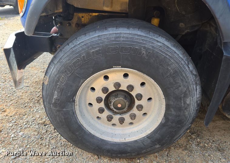 image for item YA0686 2005 Mack Granite CV713 dump truck