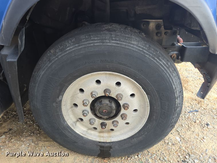 image for item YA0686 2005 Mack Granite CV713 dump truck