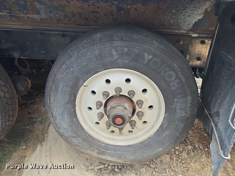 image for item YA0686 2005 Mack Granite CV713 dump truck