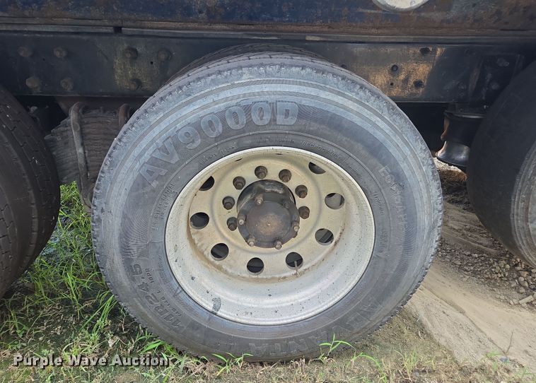 image for item YA0686 2005 Mack Granite CV713 dump truck