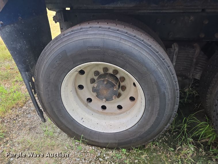 image for item YA0686 2005 Mack Granite CV713 dump truck