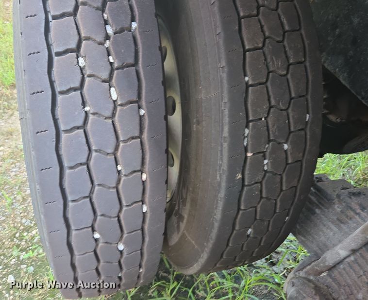 image for item YA0686 2005 Mack Granite CV713 dump truck
