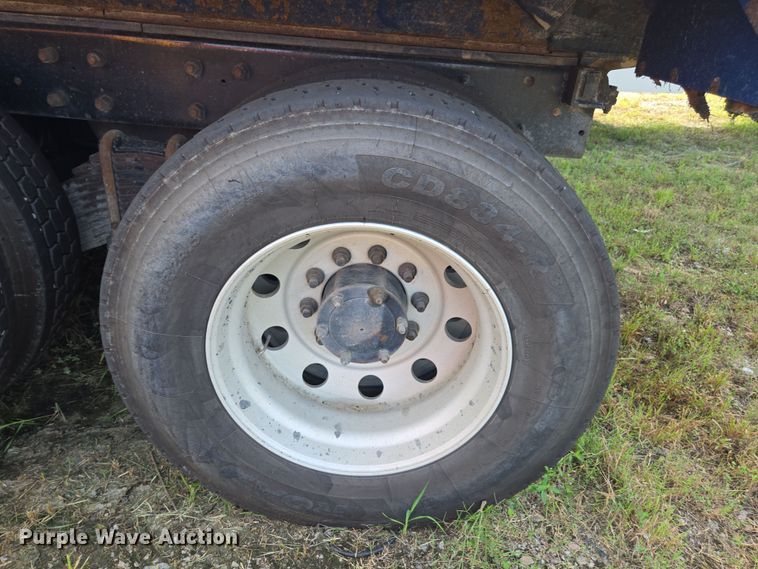 image for item YA0686 2005 Mack Granite CV713 dump truck