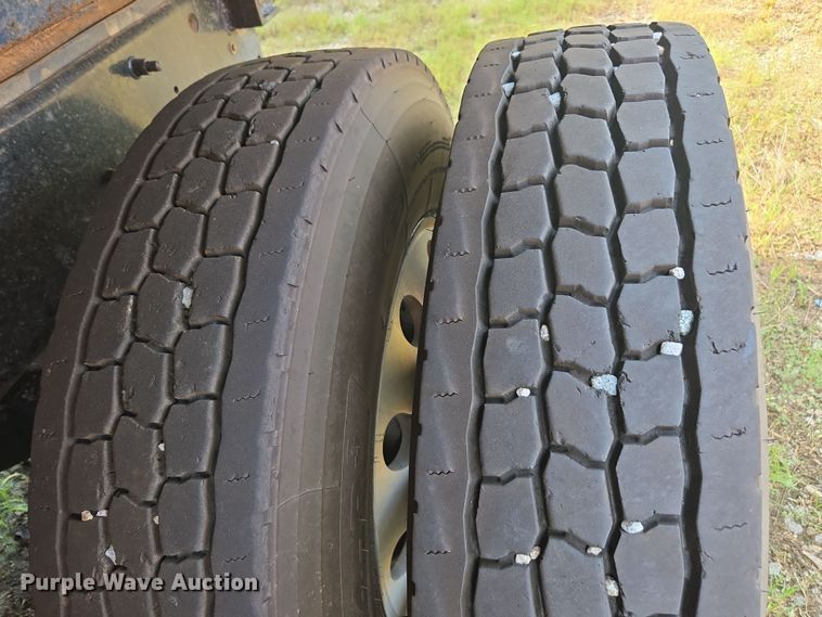 image for item YA0686 2005 Mack Granite CV713 dump truck