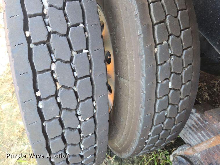 image for item YA0686 2005 Mack Granite CV713 dump truck