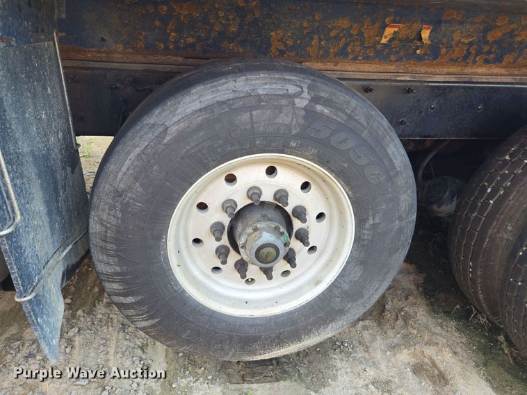 image for item YA0686 2005 Mack Granite CV713 dump truck