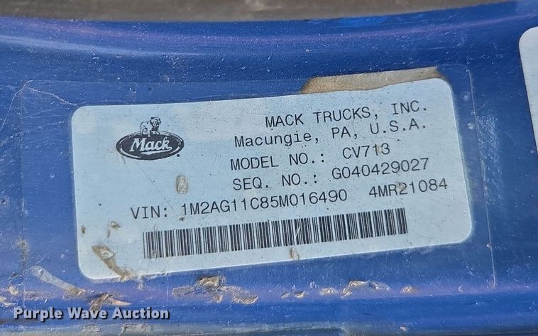 image for item YA0686 2005 Mack Granite CV713 dump truck