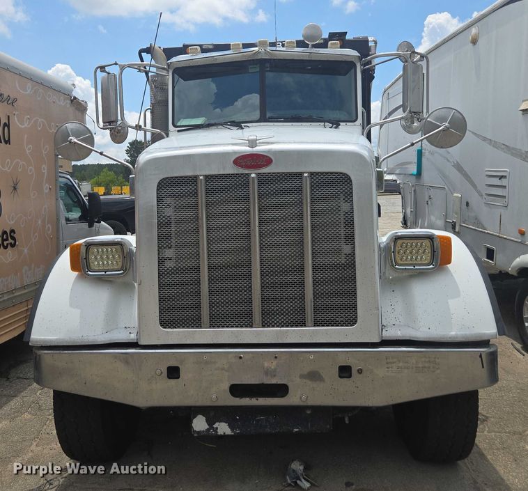 image for item YA0687 2009 Peterbilt 365 dump truck