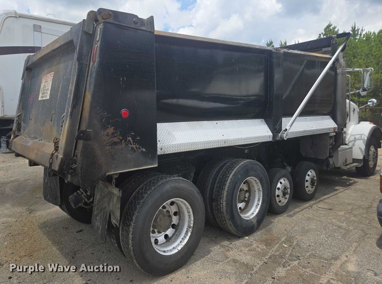image for item YA0687 2009 Peterbilt 365 dump truck