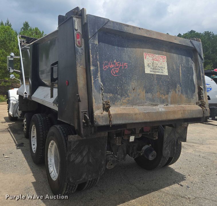 image for item YA0687 2009 Peterbilt 365 dump truck