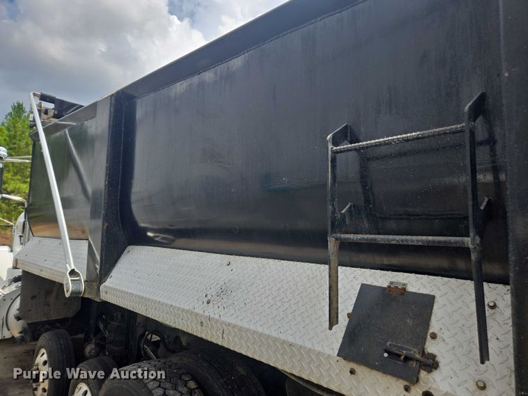 image for item YA0687 2009 Peterbilt 365 dump truck