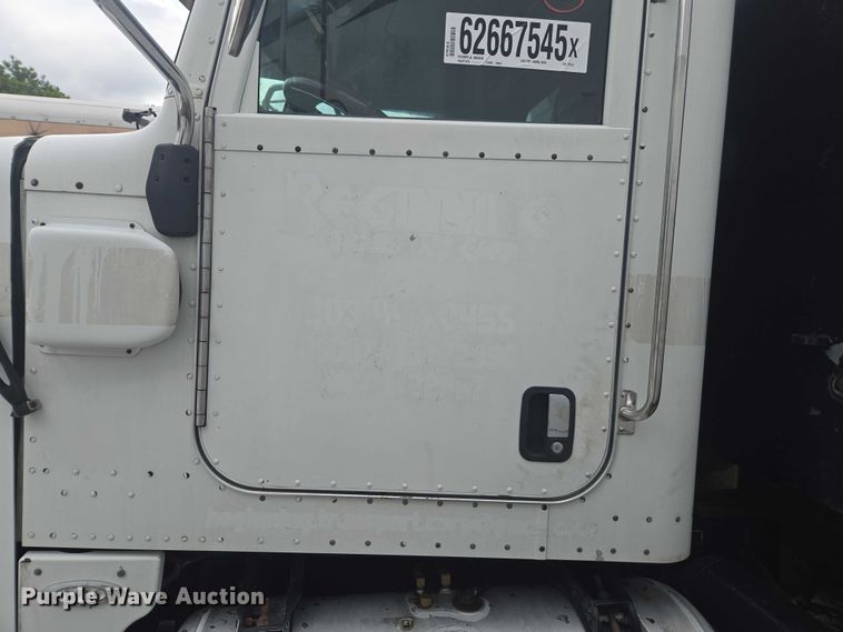 image for item YA0687 2009 Peterbilt 365 dump truck