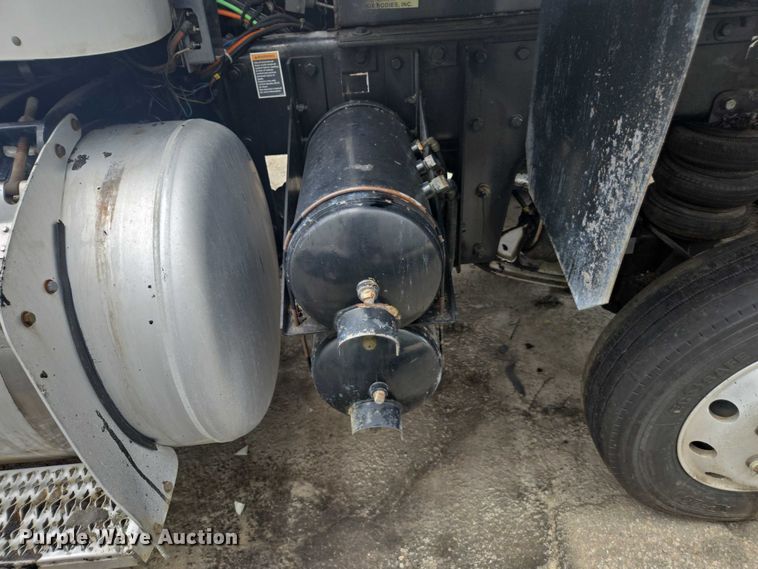 image for item YA0687 2009 Peterbilt 365 dump truck