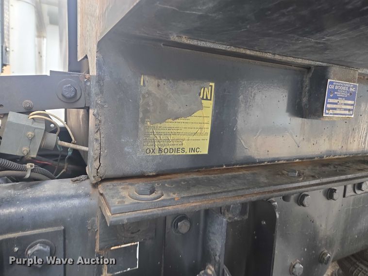 image for item YA0687 2009 Peterbilt 365 dump truck