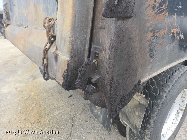 image for item YA0687 2009 Peterbilt 365 dump truck