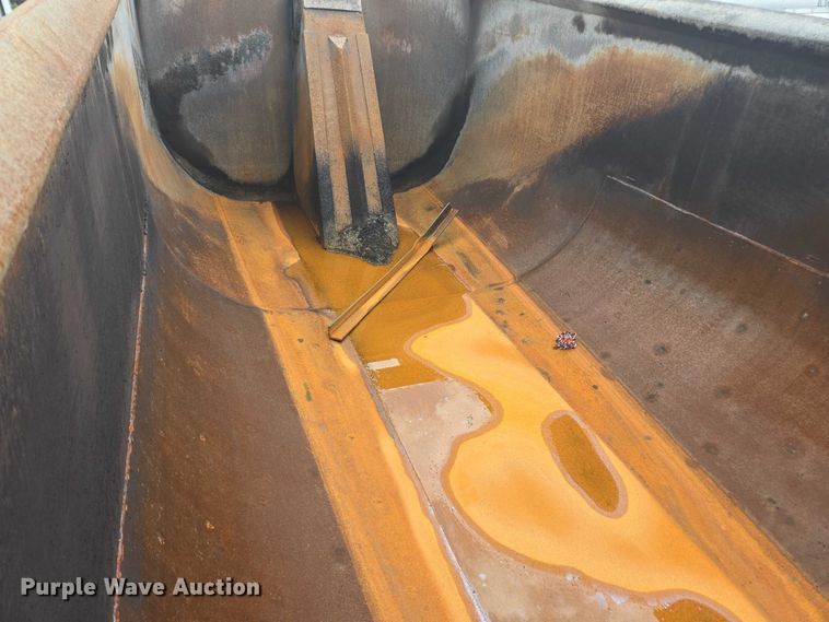 image for item YA0687 2009 Peterbilt 365 dump truck