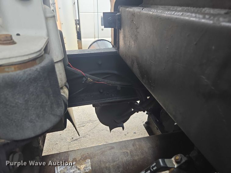 image for item YA0687 2009 Peterbilt 365 dump truck