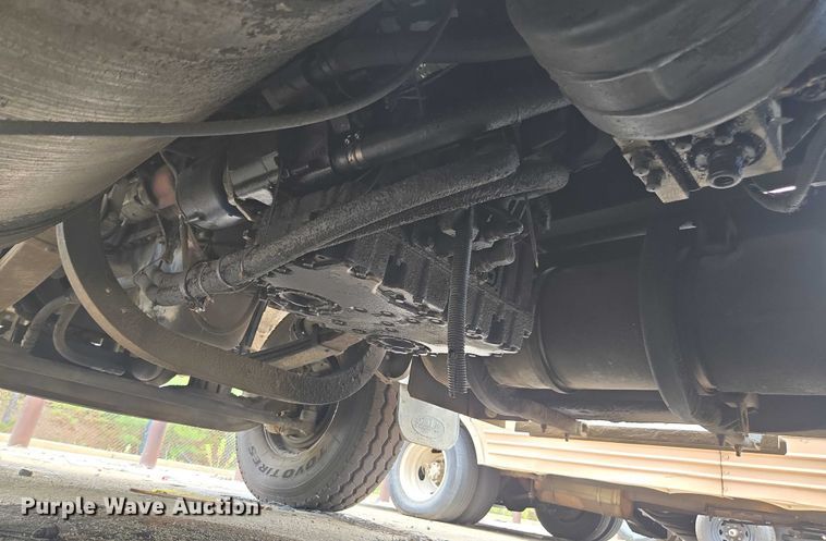 image for item YA0687 2009 Peterbilt 365 dump truck