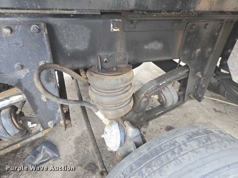 image for item YA0687 2009 Peterbilt 365 dump truck