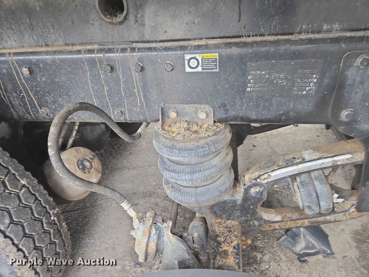 image for item YA0687 2009 Peterbilt 365 dump truck