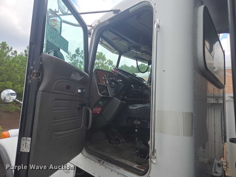 image for item YA0687 2009 Peterbilt 365 dump truck