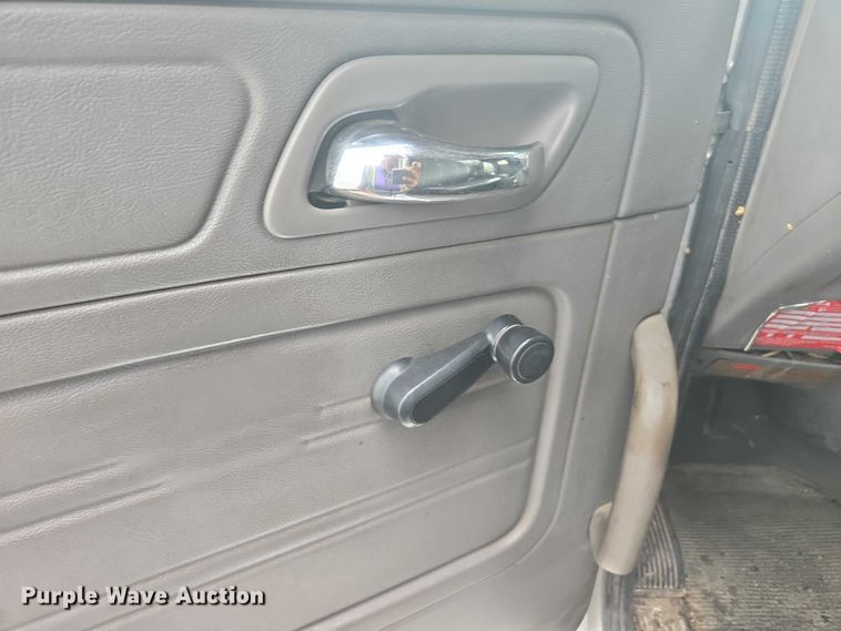 image for item YA0687 2009 Peterbilt 365 dump truck