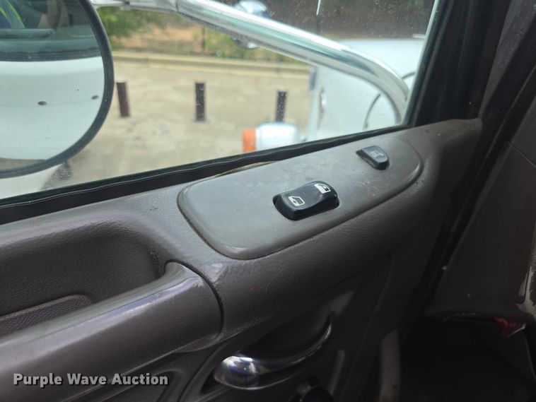 image for item YA0687 2009 Peterbilt 365 dump truck