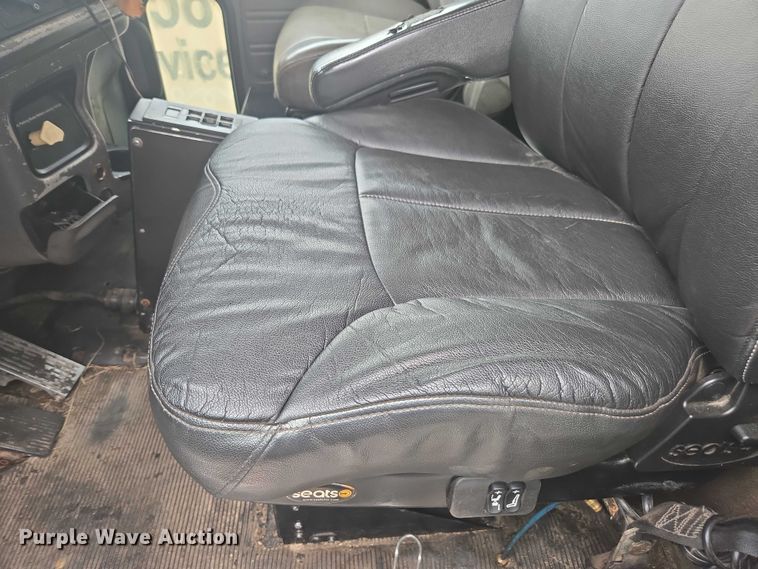 image for item YA0687 2009 Peterbilt 365 dump truck