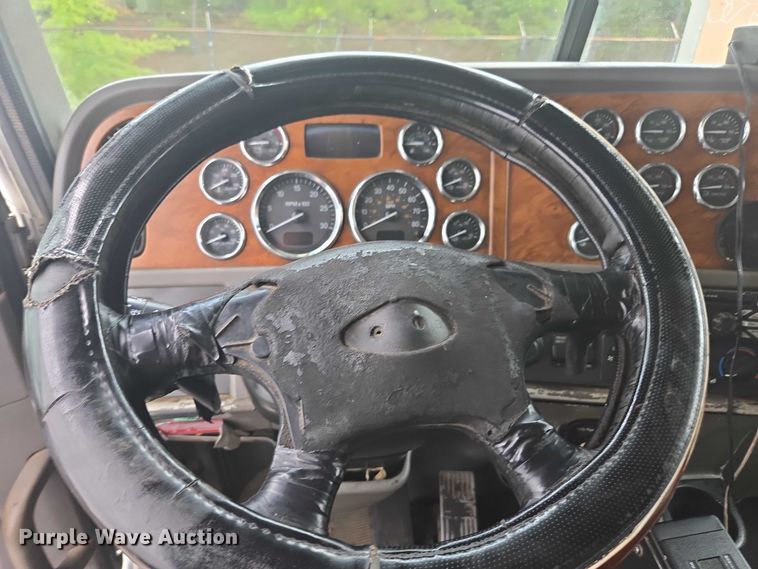 image for item YA0687 2009 Peterbilt 365 dump truck