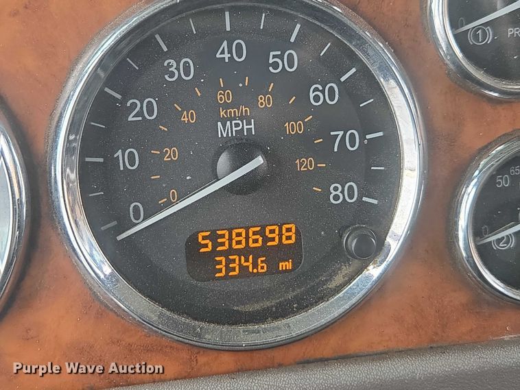 image for item YA0687 2009 Peterbilt 365 dump truck