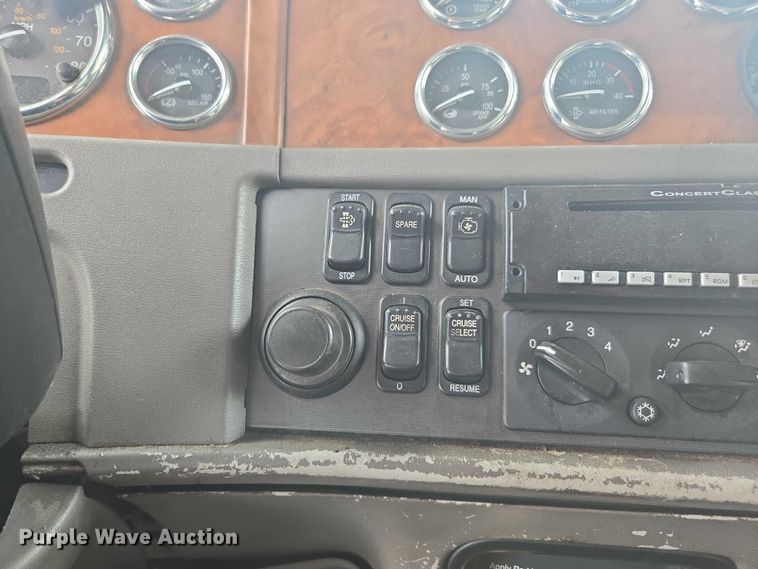 image for item YA0687 2009 Peterbilt 365 dump truck