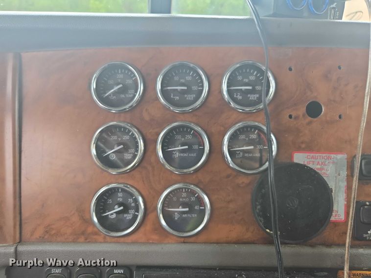 image for item YA0687 2009 Peterbilt 365 dump truck