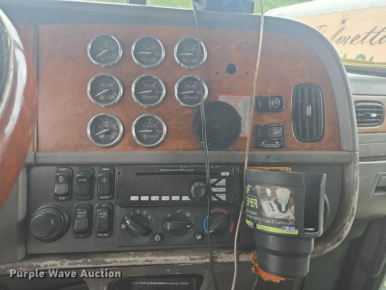 image for item YA0687 2009 Peterbilt 365 dump truck